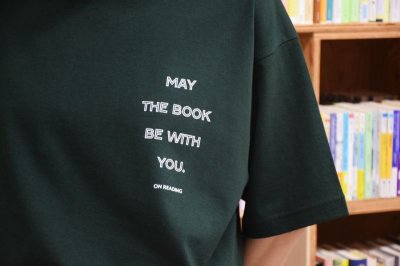 画像5: "MAY THE BOOK BE WITH YOU"  TEE / ON READING