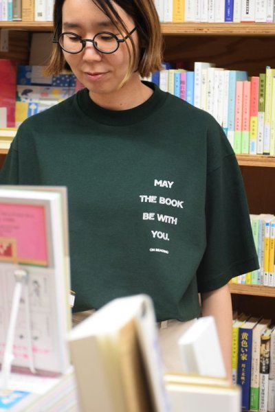 画像3: "MAY THE BOOK BE WITH YOU"  TEE / ON READING